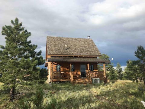 Private Mountain Cabin with 360 Views  & Hot Tub!