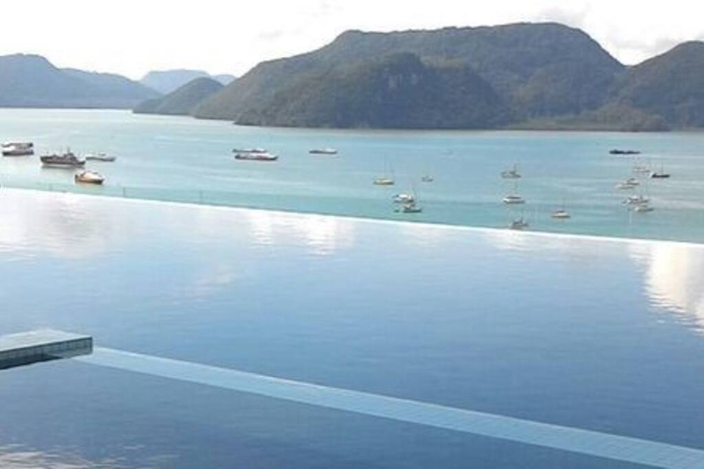 Maginfique Piscine sur le toi. Swiming pool open