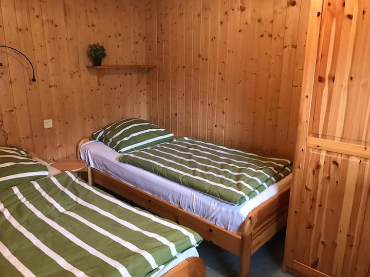 Dormitorio con 2 camas individuales