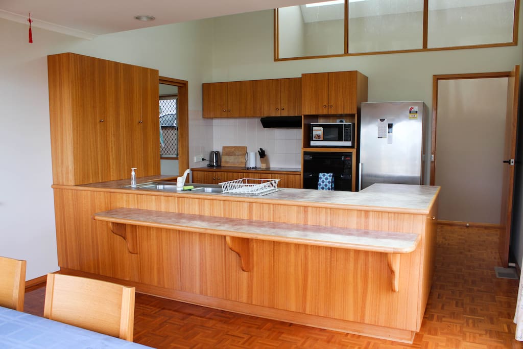 The open kitchen is fully equipped with a luxurious fridge/freezer, oven, microwave, dishwasher and plenty of storage space.