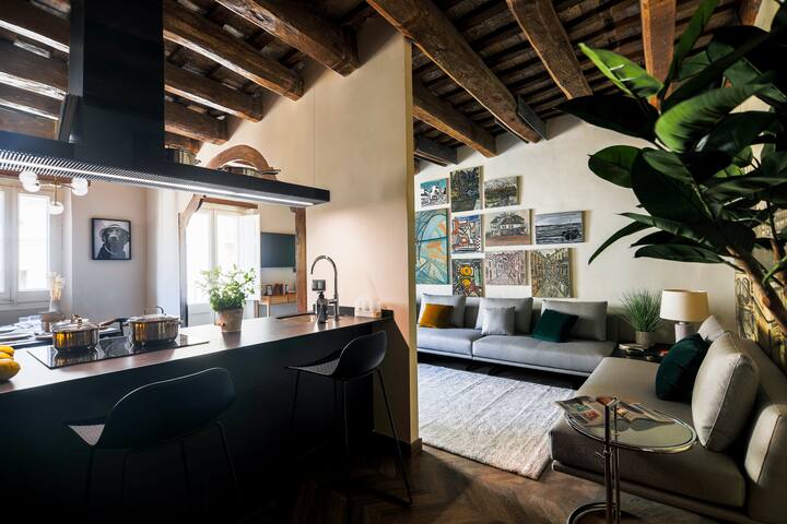 Serviced penthouse duplex next to Ramblas! gallery image 4