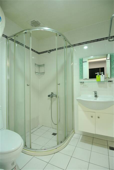 Clean bathroom with shampoo & body wash