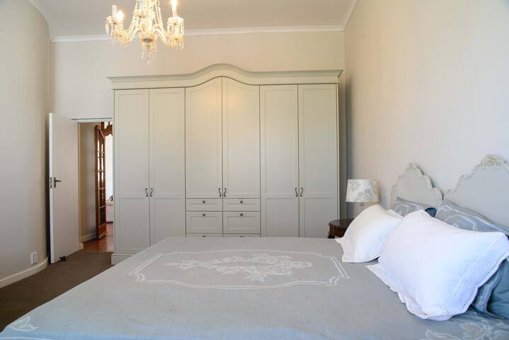 Elegant Bantry Bay, Cape Town Home gallery image 5