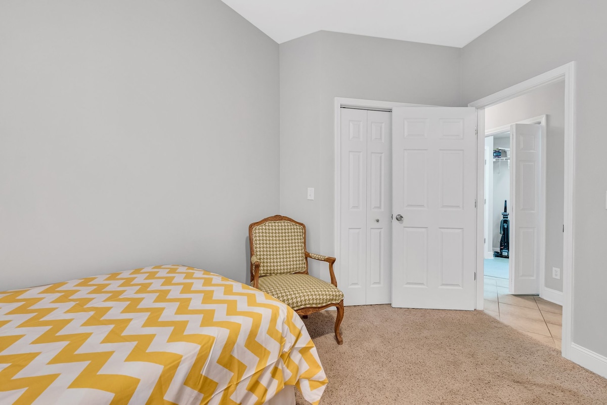 Tómate tu tiempo para sentarte y leer un buen libro.