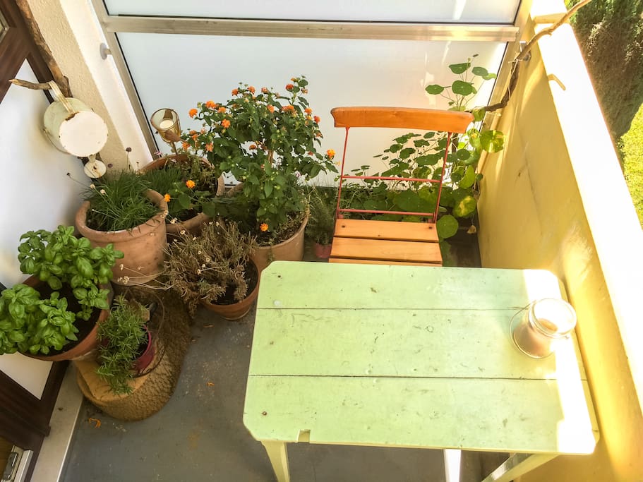 Wohnzimmerbalkon, ideal zum Frühstücken bei tollem Wetter