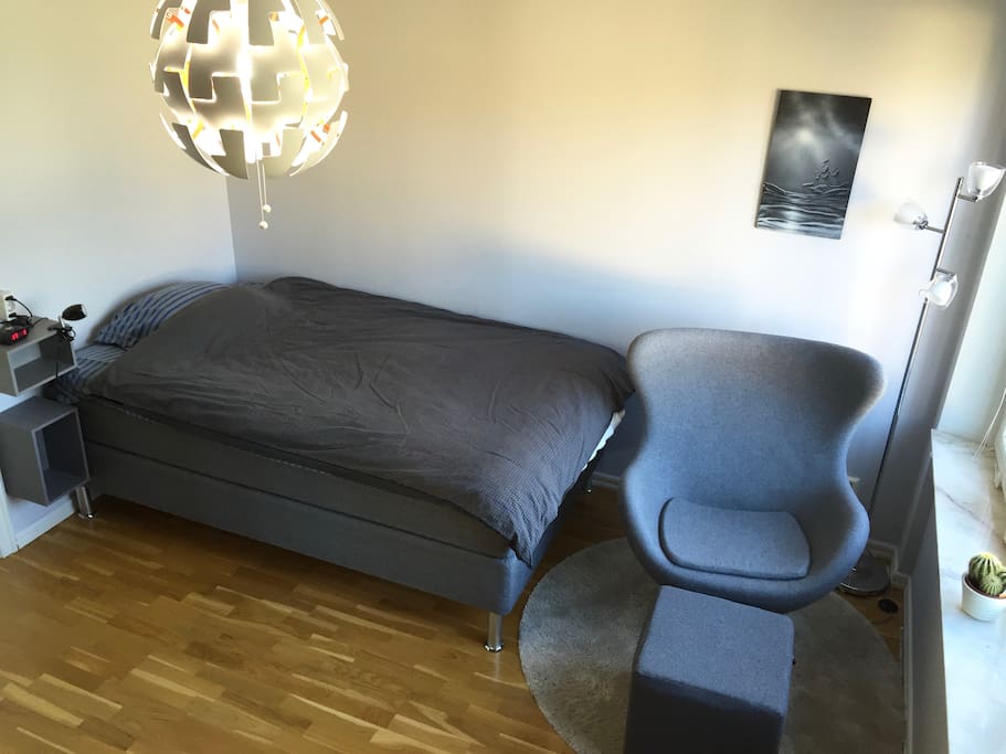 140cm bed with reading corner