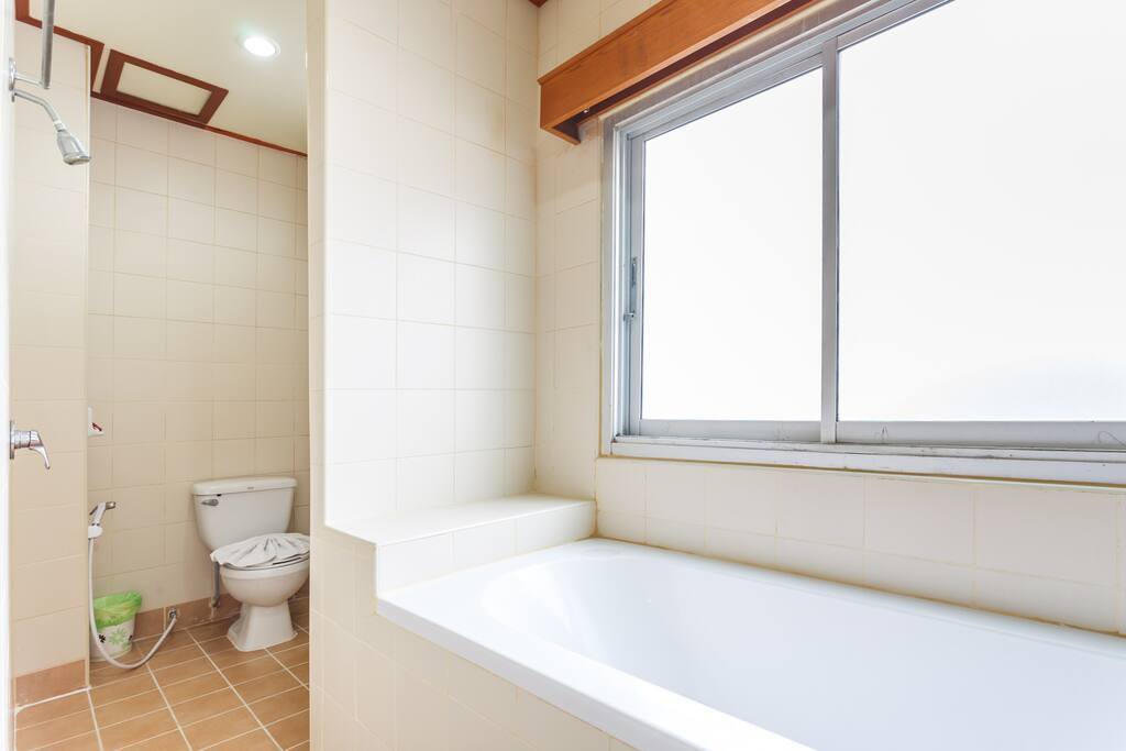 Separate shower and bathtub