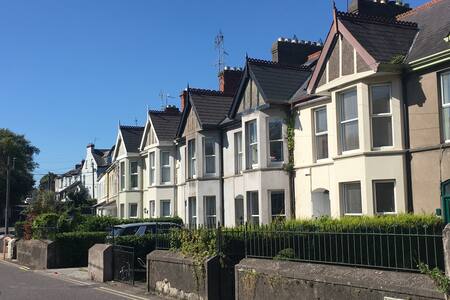 Room in period house in excellent location