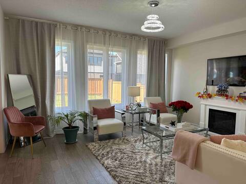 Top Airbnb: Cozy new home close to Niagara Falls in Thorold