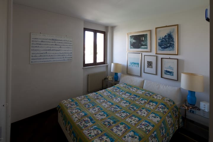 Chambre double à l'étage inférieur