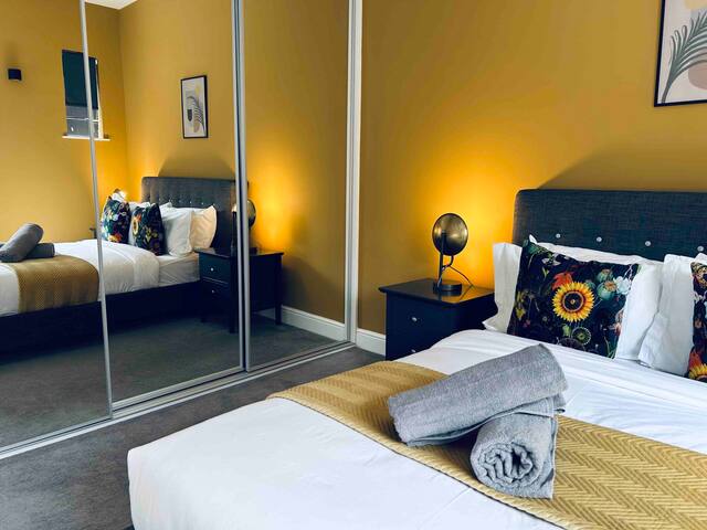 No42 |The Townhouse | 3BR | Retreat | Prime Spot gallery image 2