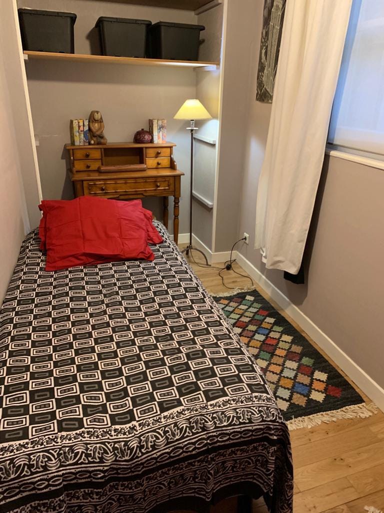 View of the third bedroom with its 90x200 cms single bed. This room can also be used as an office