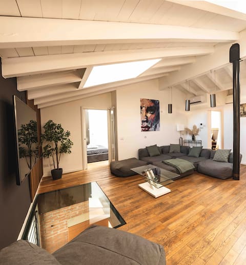[ Industrial Apt. ] Garage | WIFI | Netflix