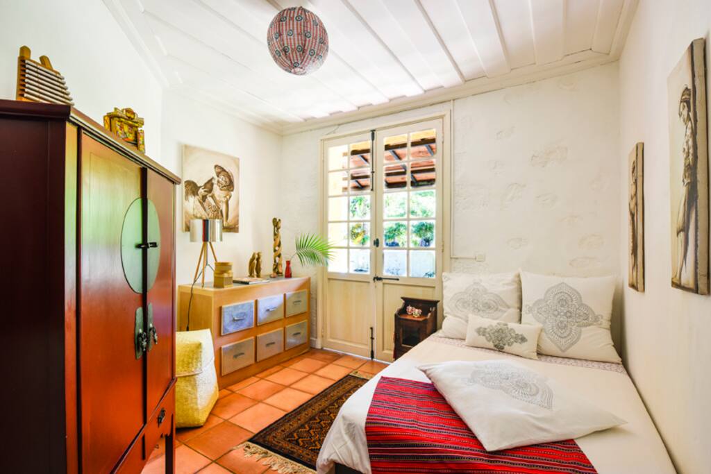 Chambre double et rangements