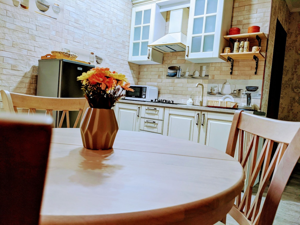 A cozy apartment in the heart of the capital near the Trinity Cathedral