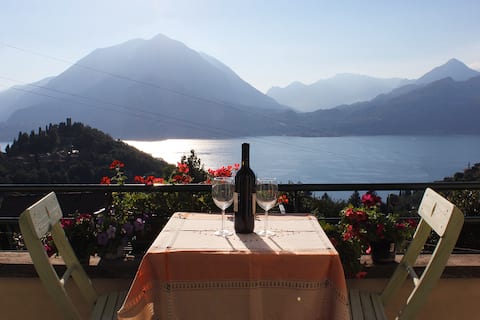 Airbnb con migliori performance: Lake Como Panoramic View - "Goldenlake" Apartment a Perledo