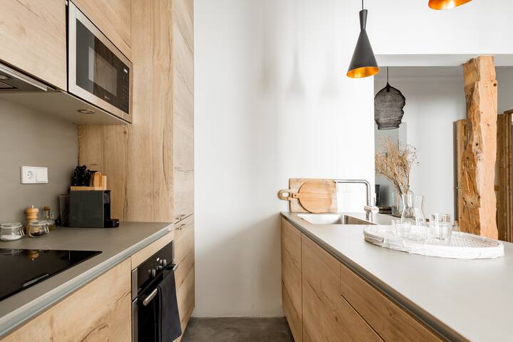 Charming Rustic-Chic Apartment Close to Historic Sites gallery image 2