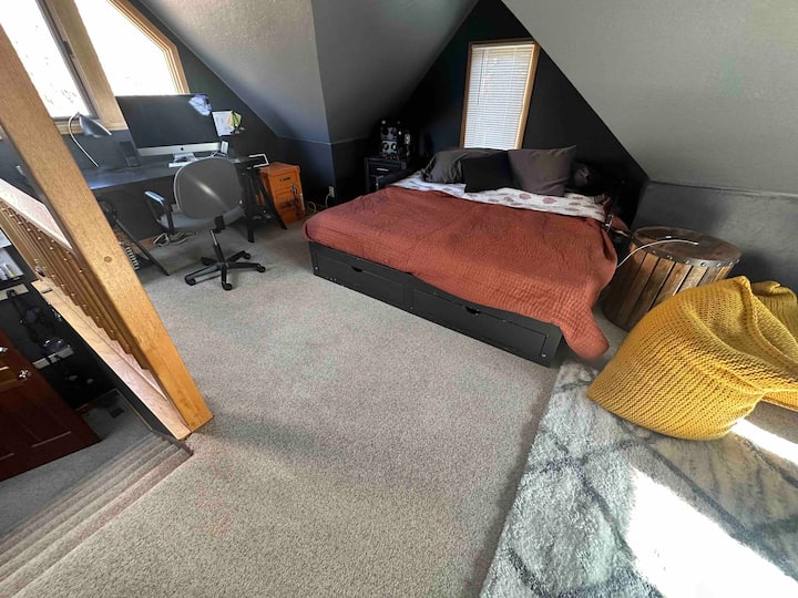 Dhoma e gjumit 4 me 2 tavolina pune