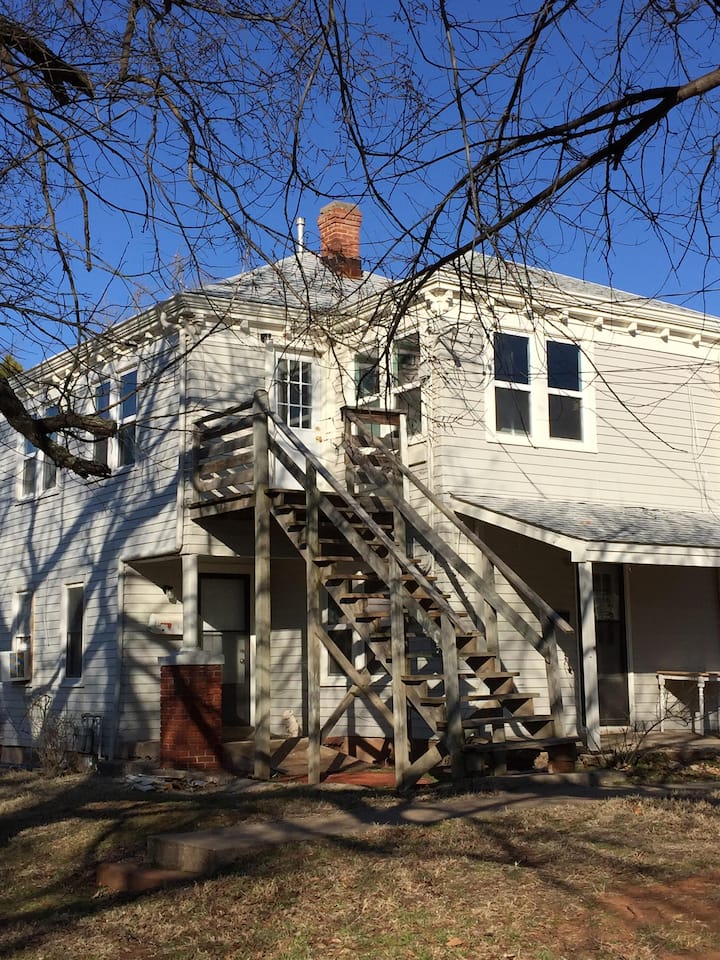 Abbey Rose Guest Suite Correct address is 402N 1st Houses for Rent in Guthrie, Oklahoma