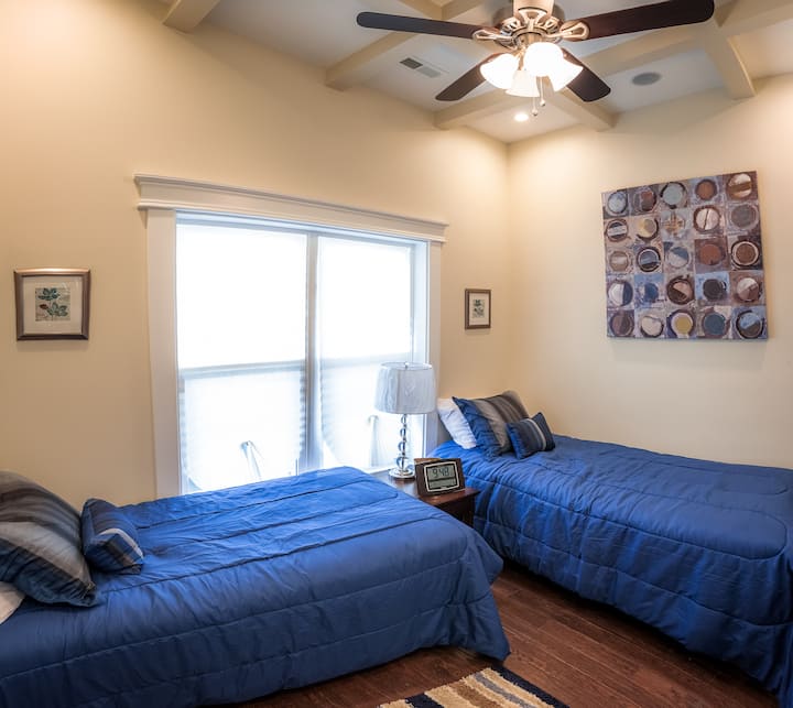Great twin bedroom for kids or adults