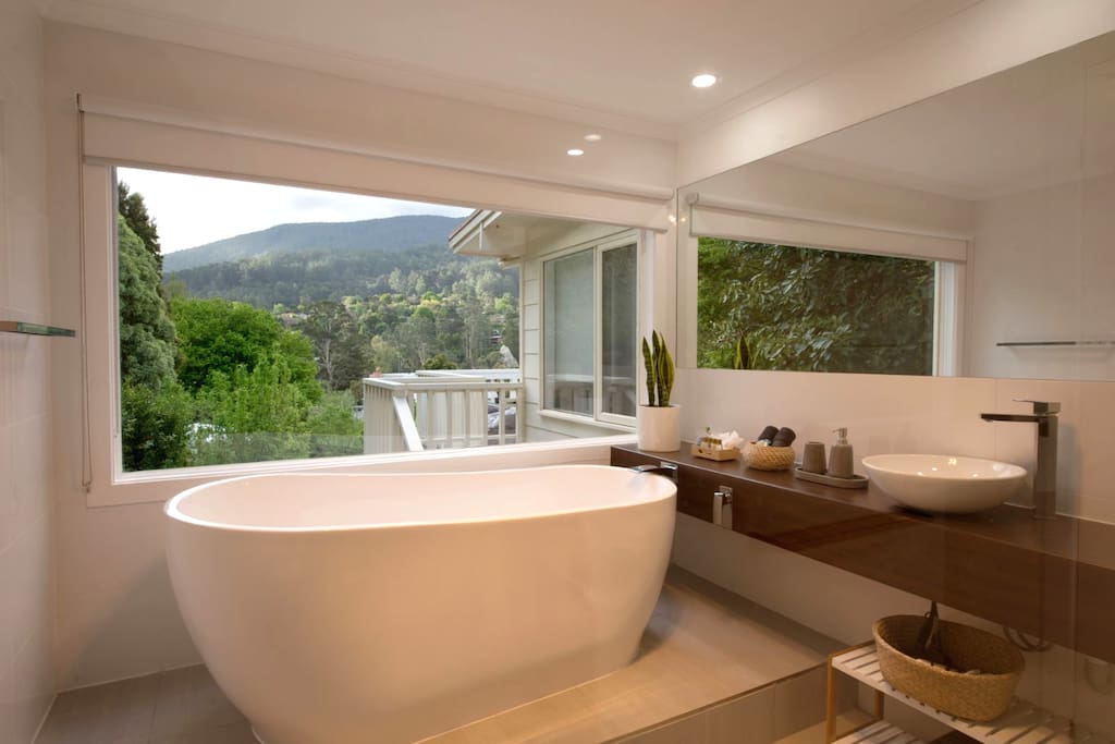 Top location. Walk to shops, river. Modern comfort Houses for Rent in