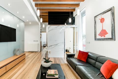 Bauhaus Vip Plus design apartment near the Cathedral and Central Market