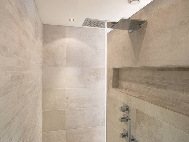 BizStay Harbour 70A Penthouse gallery image 4