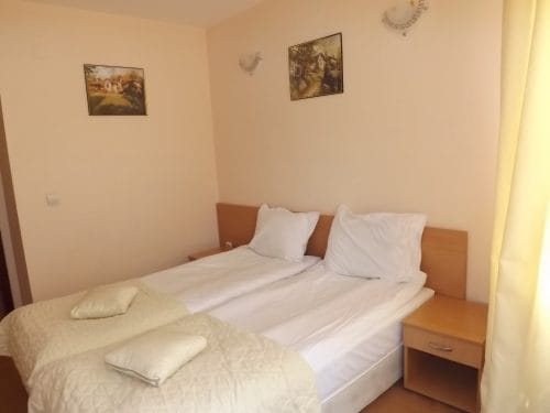 Ორადგილიანი საწოლი საძინებელი