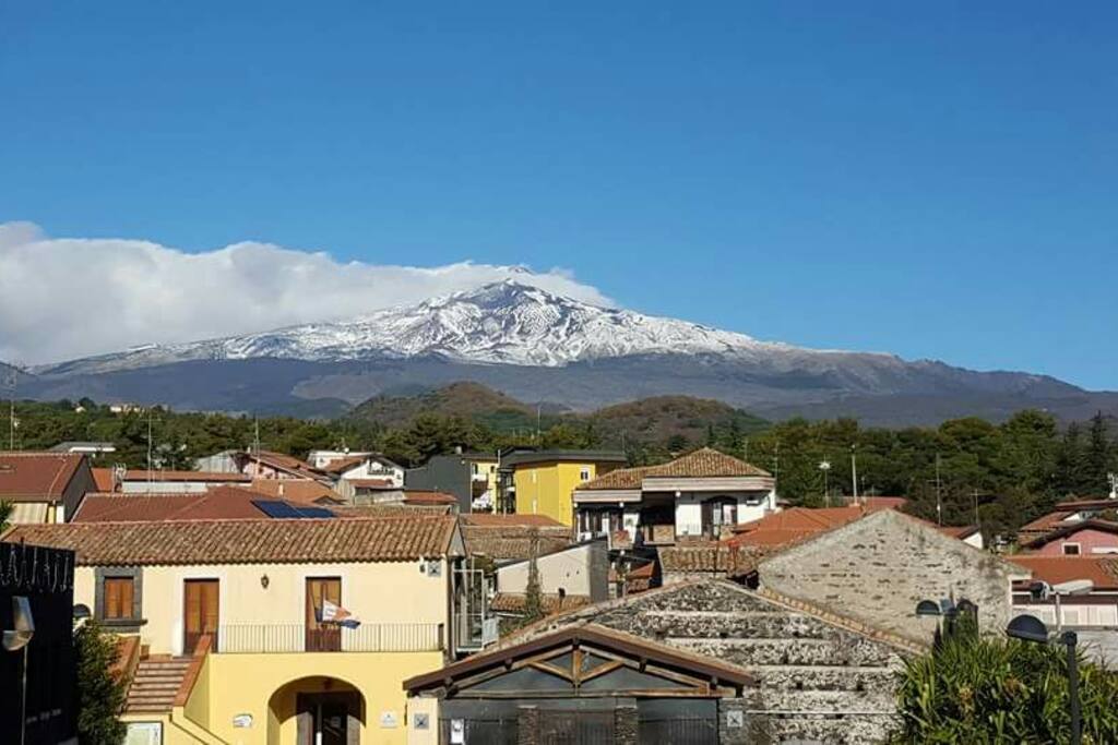 L'Etna vista dal balcone della camera.