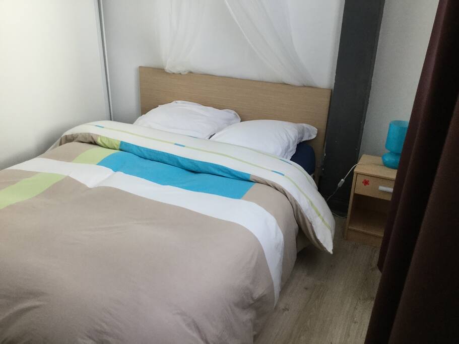 La chambre 2: grand lit
