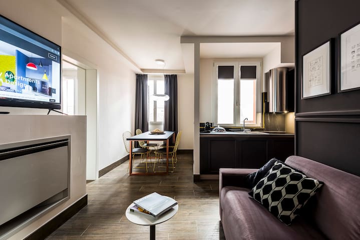 Luxury Penthouse with Terrace – Two Towers View