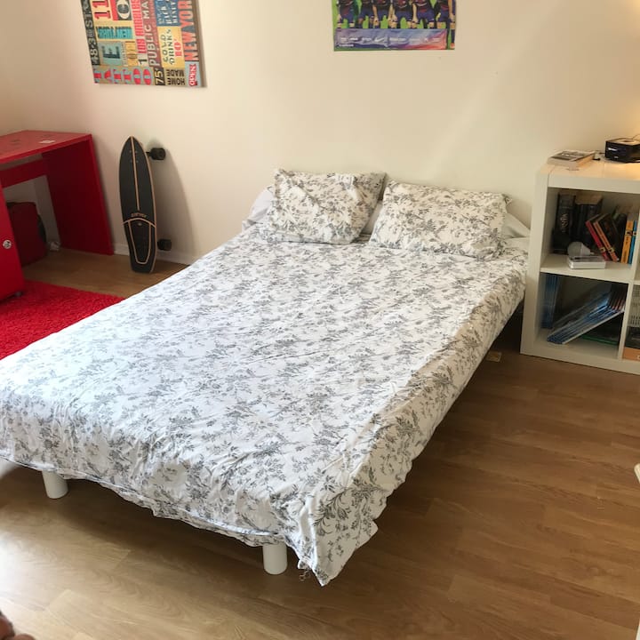Dhoma e gjumit 3  (krevat 140 cm)