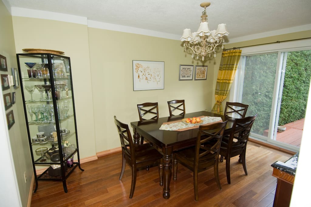 dining room with patio door to the deck in the backyard