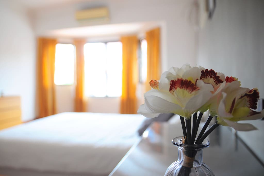 Bedroom 2A (Level 2): A Spacious Master Bedroom with 1 Hotel Standard Queen Bed and 1 Single Bed, with Attached Bathroom