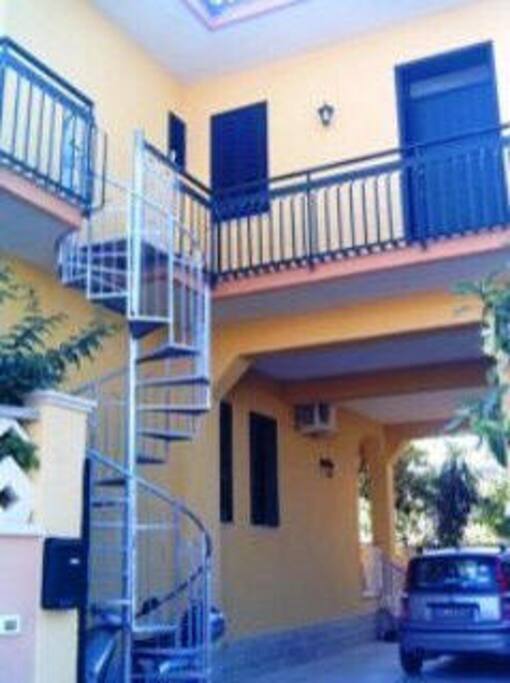 ingresso con scala a chiocciola