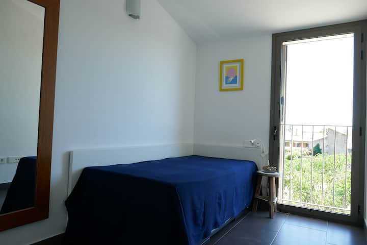 Еднокреветна соба за двојна употреба - единечната спална соба може да стане двокреветна соба