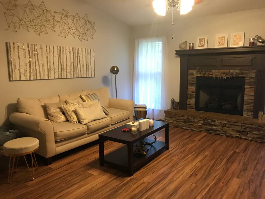 Living Room. Gas fireplace.