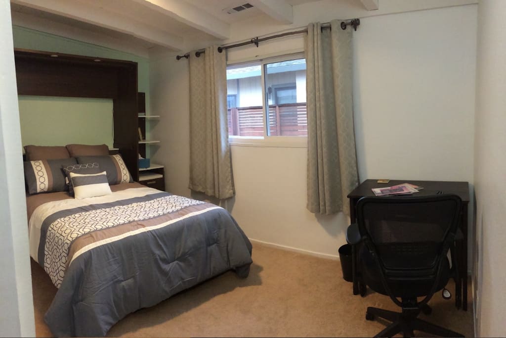 The lighting and the side-window provide plenty of light