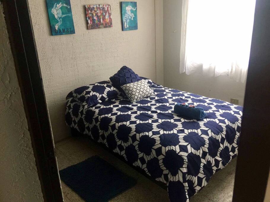 Cama matrimonial NUEVA (base, colchón, sabanas,edredón, y almohadas. ••No visites Monterrey, VIVE en él.