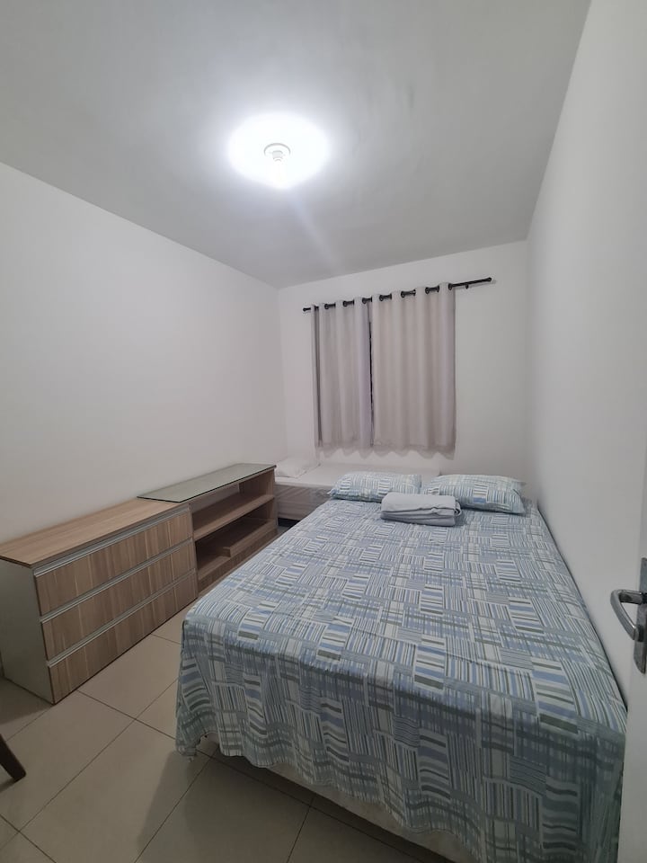 Spálňa 3 s manželskou posteľou, dvojlôžkom a klimatizáciou 