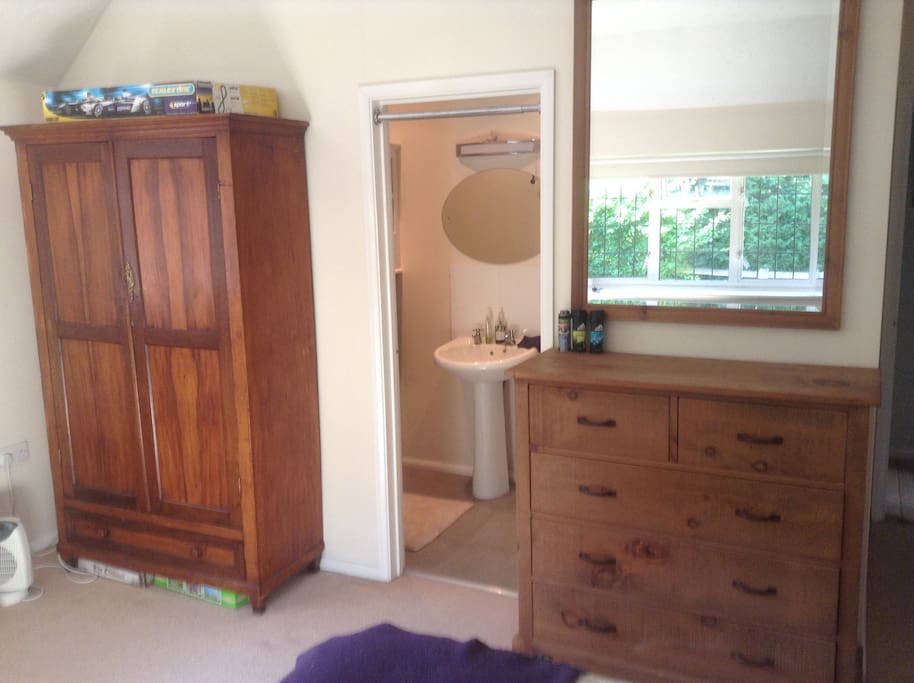 En-suite bathroom with hand-basin, toilet and shower
