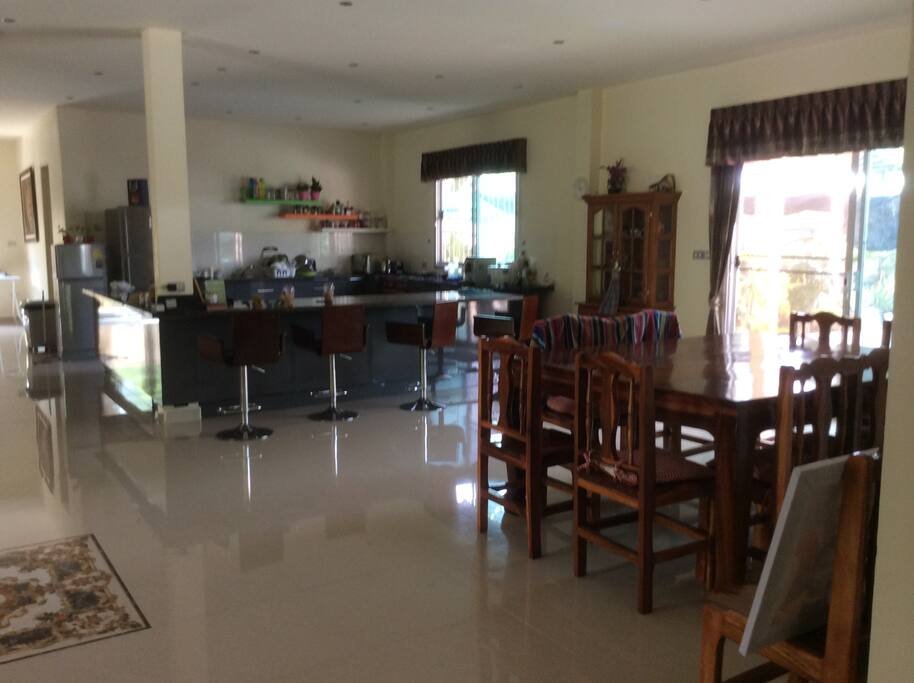 KITCHEN 10 SEAT DINNING TABLE