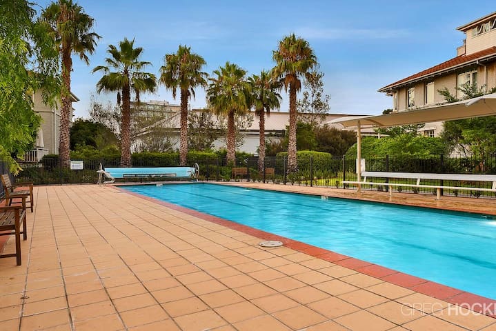 Excellent location, beach, pool, city close, gym