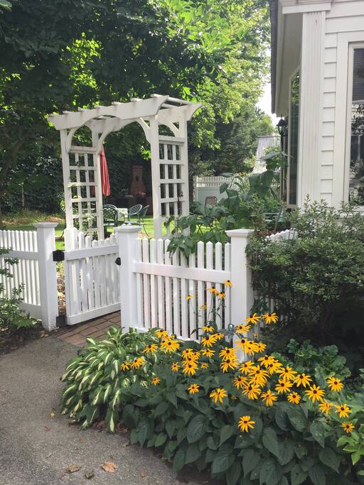 Rear entrance to private back yard