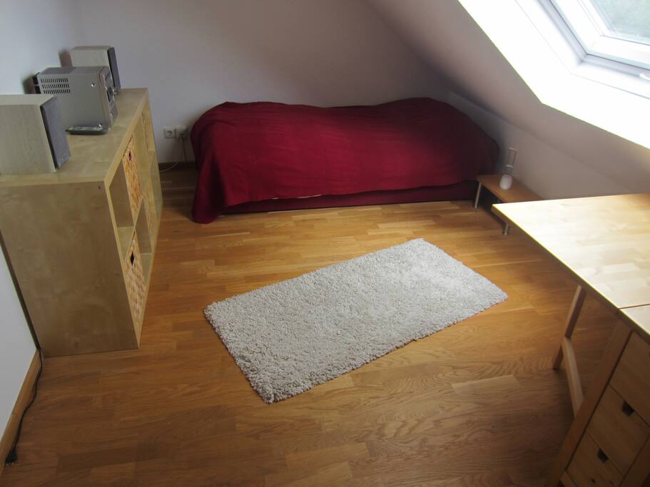 ... für zwei Personen (Bett wird dann ausgezogen)