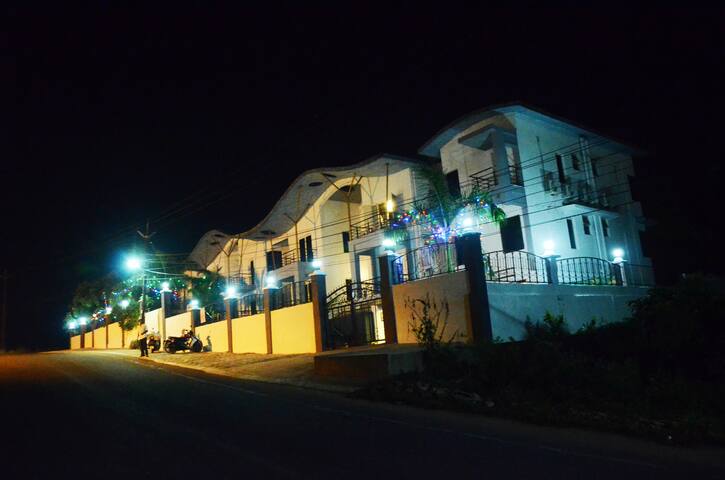 3 AC Boutique Rooms with Pool Close To The Airport
