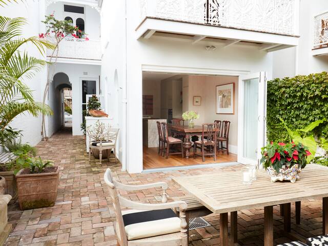 DESIGNER DELIGHT- BEAUTY ABOUNDS IN WOOLLAHRA gallery image 2