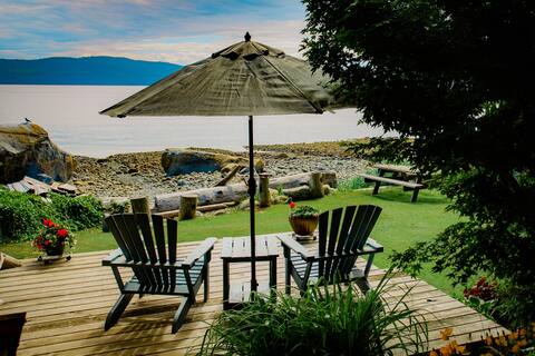 Beachfront Cottage - Powell River