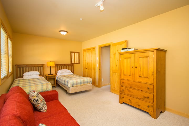 3号卧室配备2张床+拉出式沙发