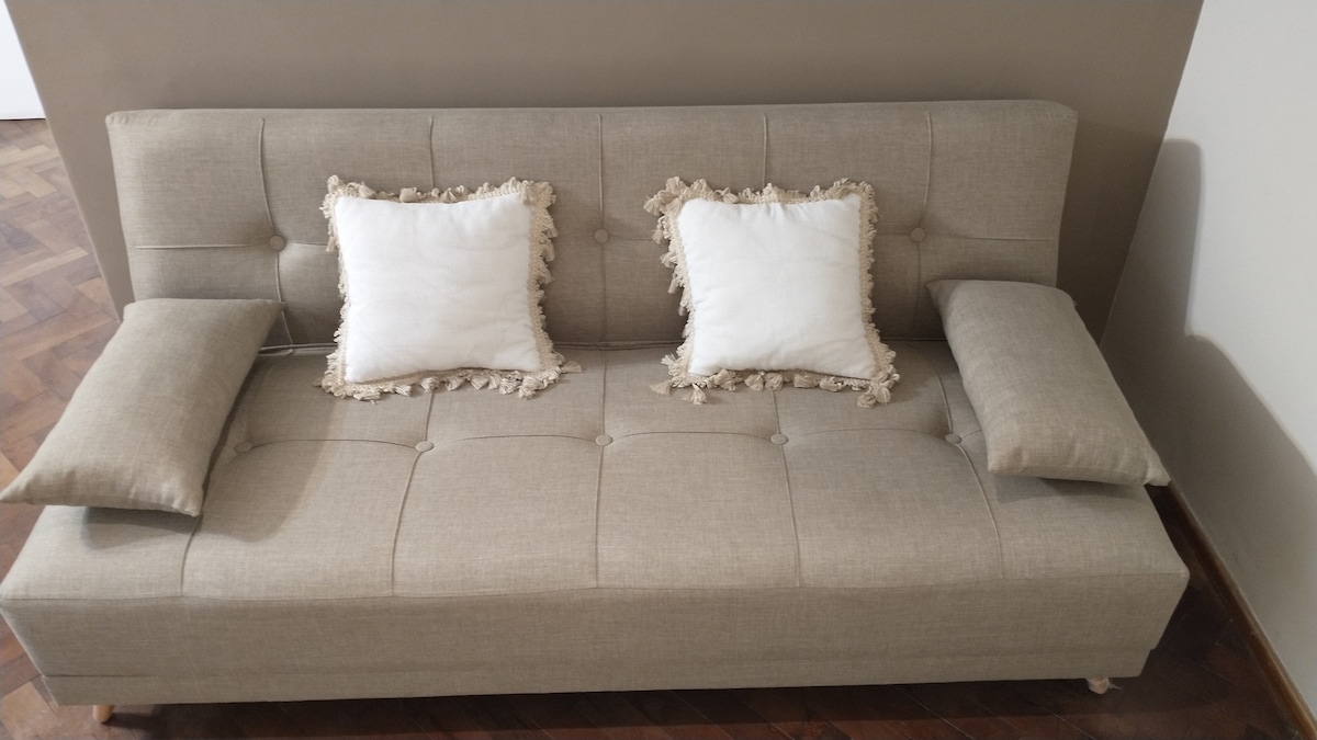 Anuncio de Airbnb popular: A NICE FRONT APARTMENT IN A RESIDENTIAL AREA en Departamento Capital